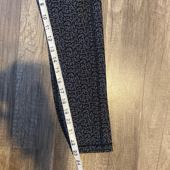 Athleta Ultimate Stash Textured Tight Legging - Picture 7 of 7